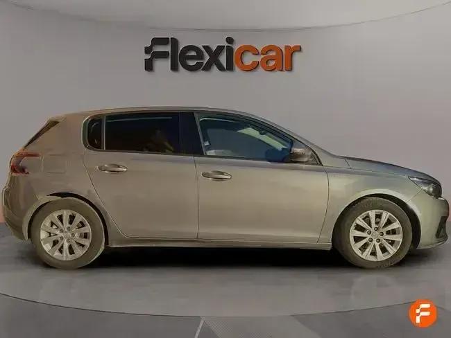 Usado Peugeot 308 Style 130 HP (95 kW) 2020 Cinzento Sedan