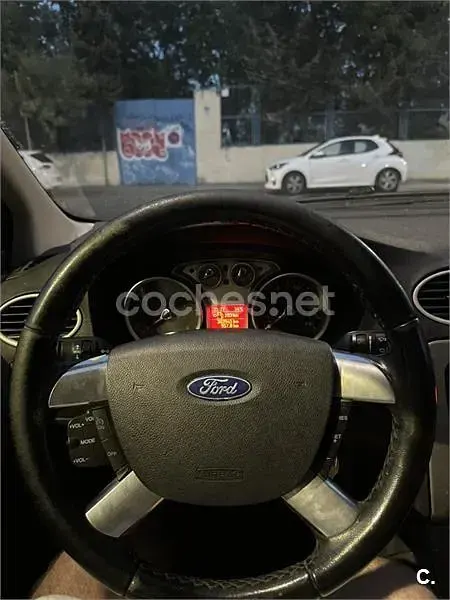 Usado Ford Focus Trend 109 CV (80 kW) 2010 Blanco Berlina