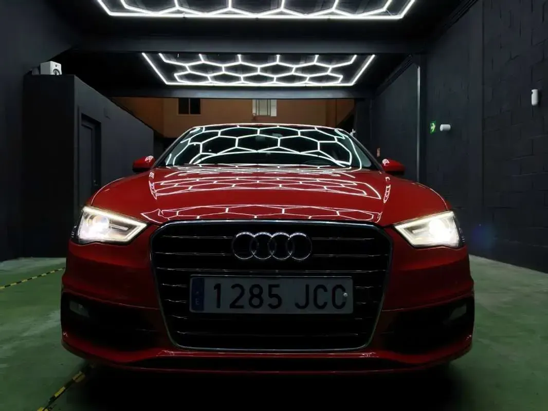 Usado Audi A3 Sportback S-Line 110 CV (80 kW) 2015 Rojo Utilitario