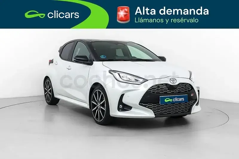 Usado Toyota Yaris Hybrid Sport 130 CV (95 kW) 2025 Blanco Berlina