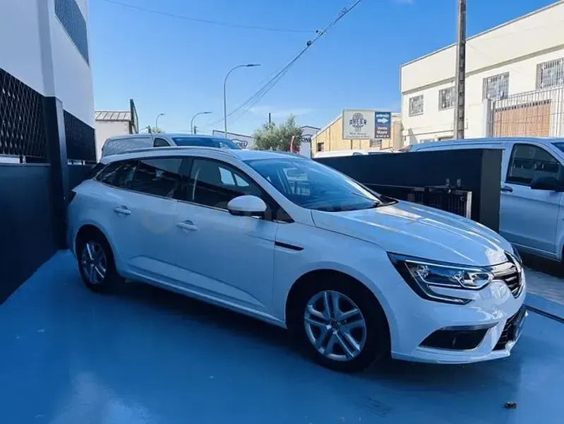 Usado Renault Mégane GrandTour Business 115 CV (84 kW) 2020 Blanco Familiar