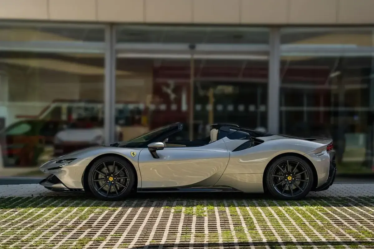 Usado Ferrari SF90 1001 CV (736 kW) 2023 Descapotable