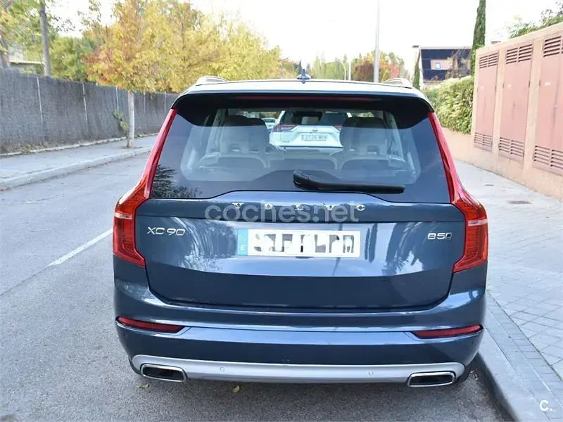 Używany Volvo XC90 Momentum 235 KM (172 kW) 2021 Niebieski SUV