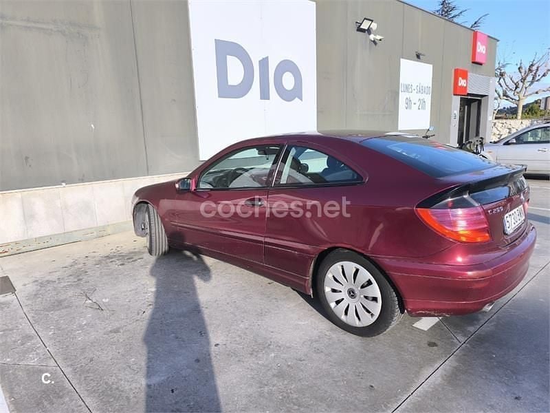 Usado Mercedes C200 163 CV (119 kW) 2001 Rojo Berlina