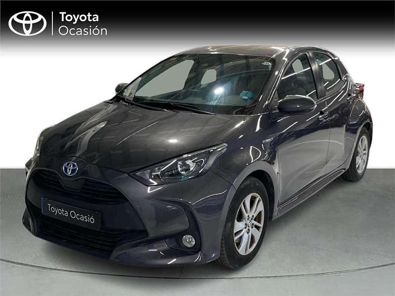 Usado Toyota Yaris Hybrid Active 116 CV (85 kW) 2021 Gris Utilitario