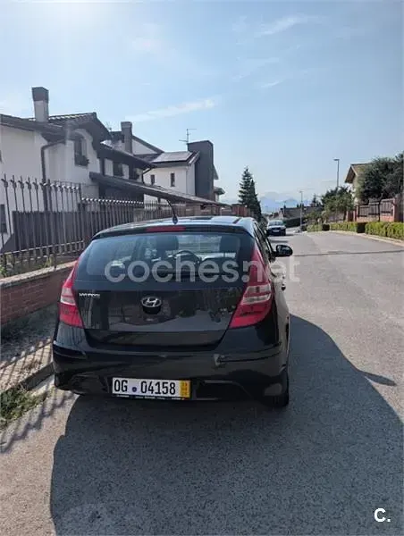 Usado Hyundai i30 Classic 109 CV (80 kW) 2011 Negro Berlina
