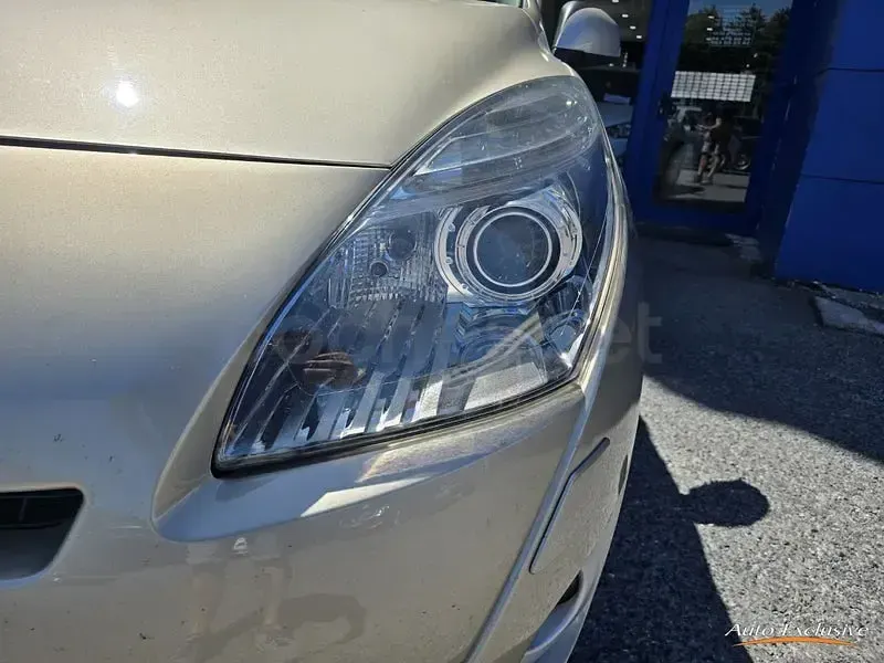 Usado Renault Grand Scénic II Dynamique 130 CV (95 kW) 2009 Beige Monovolumen