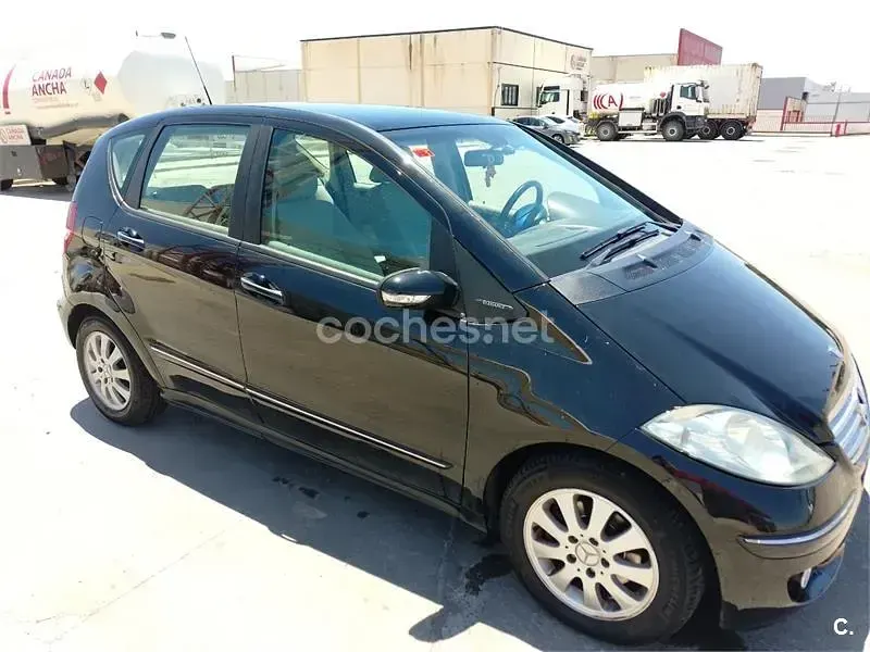 Usado Mercedes A180 Elegance 109 CV (80 kW) 2005 Negro Monovolumen
