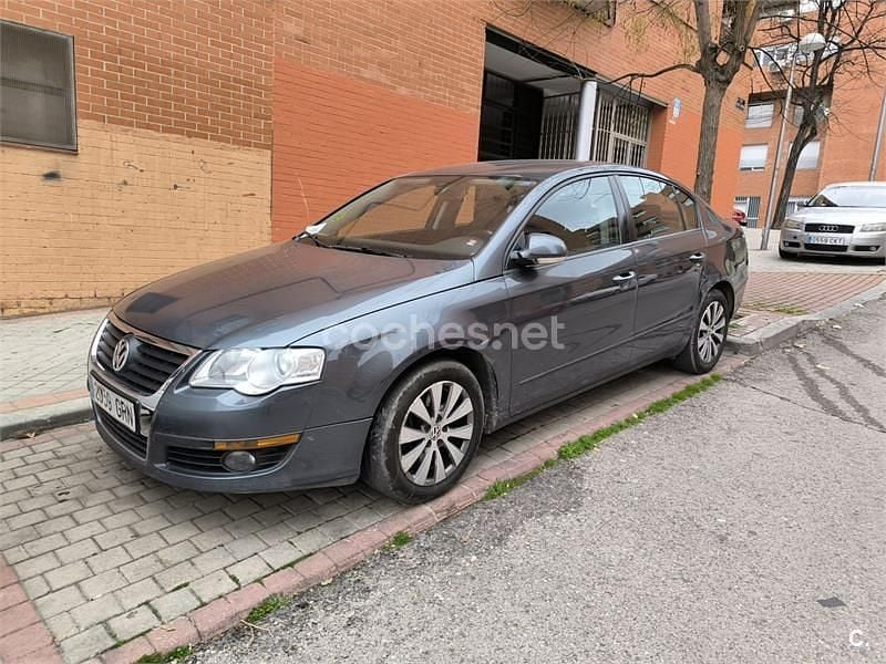 Usado VW Passat Edition 110 CV (80 kW) 2009 Azul Berlina