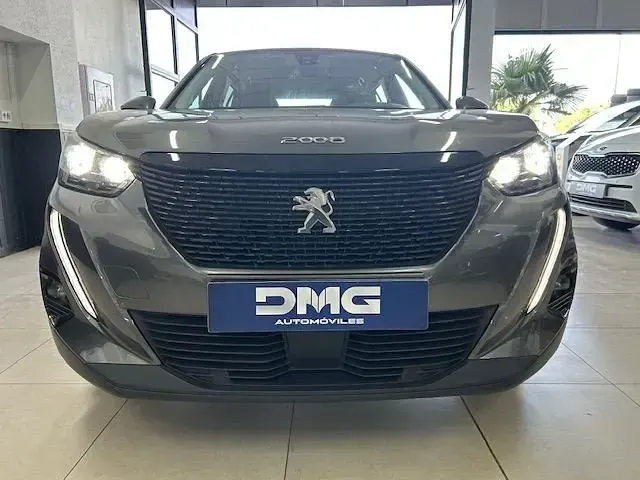 Usado Peugeot 2008 Active 110 CV (80 kW) 2021 Gris / plata SUV