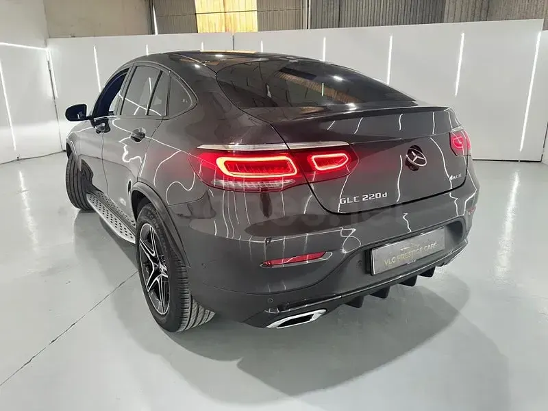 Usado Mercedes GLC220 194 CV (142 kW) 2021 Negro SUV