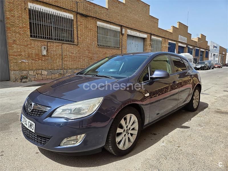 Azul Usado 2010 Opel Astra Enjoy Berlina | 3990 € (Buen precio) - Imagen 1/4