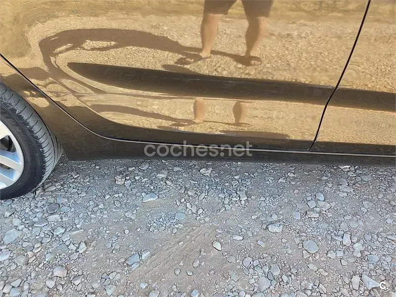 Używany Kia Carens 115 KM (84 kW) 2016 Brązowy Minivan