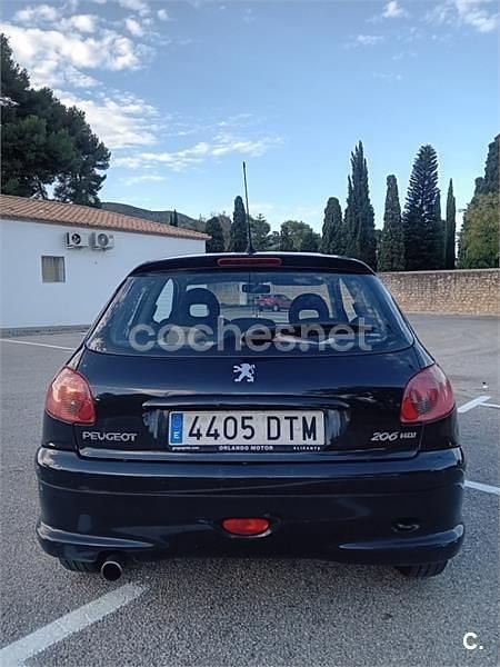 Usado Peugeot 206 70 CV (51 kW) 2005 Negro Berlina