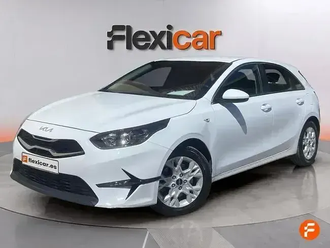 Usado Kia Ceed 136 CV (100 kW) 2023 Blanco Utilitario