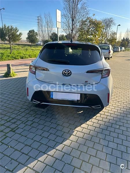 Usado Toyota Corolla 180 CV (132 kW) 2021 Gris / plata Berlina