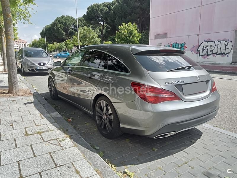 Usado Mercedes CLA200 Shooting Brake 136 CV (100 kW) 2017 Gris / plata Familiar
