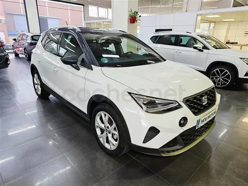 Usado Seat Arona FR 115 CV (84 kW) 2025 Blanco SUV