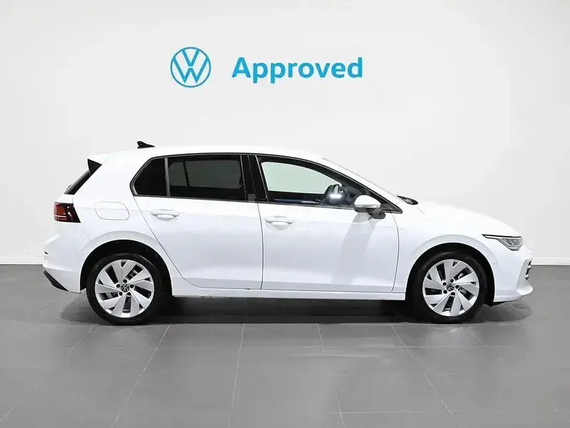 Usado VW Golf VIII 115 CV (84 kW) 2025 Blanco Berlina
