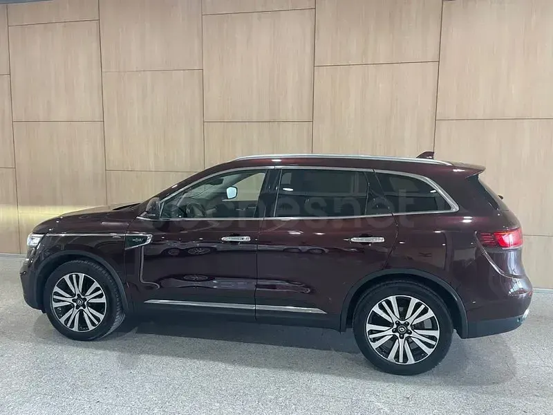 Usado Renault Koleos Initiale Paris 184 CV (135 kW) 2021 Granate SUV