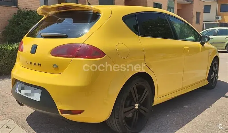 Usado Seat Leon FR 170 CV (125 kW) 2006 Amarillo Utilitario