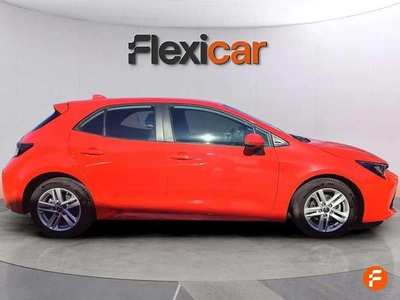 Usado Toyota Corolla Active 122 CV (89 kW) 2022 Rojo Utilitario