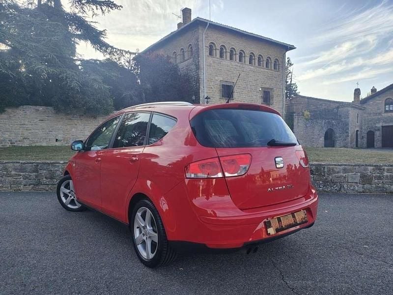 Usado Seat Altea XL Sport 160 CV (117 kW) 2010 Rojo Monovolumen