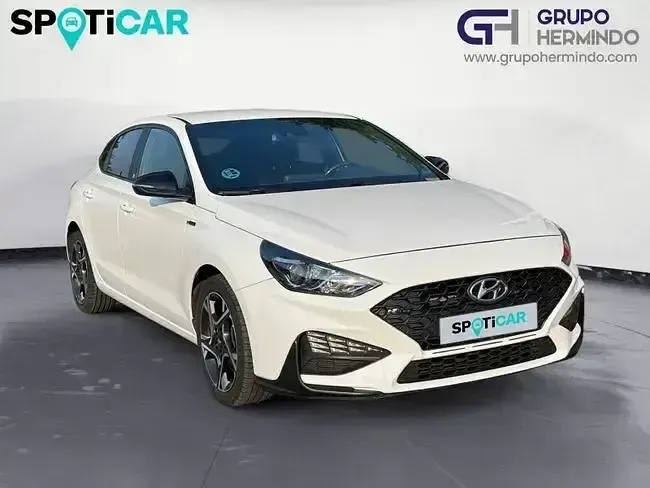 Usado Hyundai i30 N Line 120 CV (88 kW) 2023 Blanco Berlina