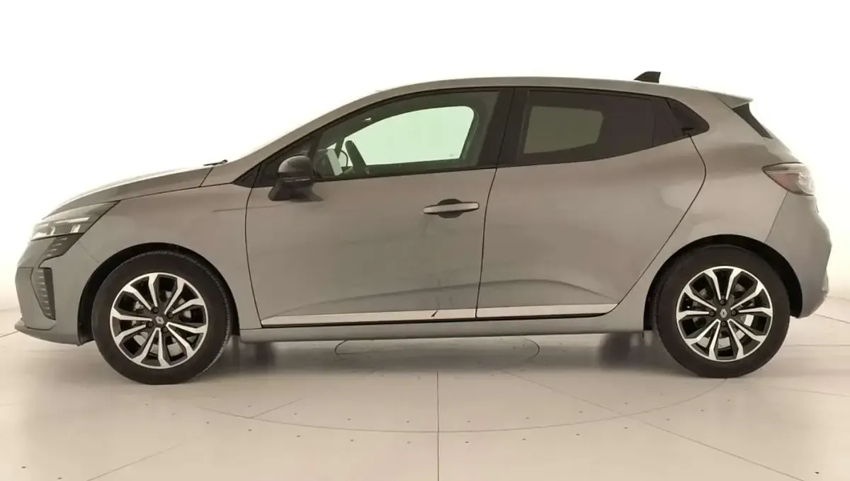 Usado Renault Clio Techno 101 CV (74 kW) 2025 Utilitario