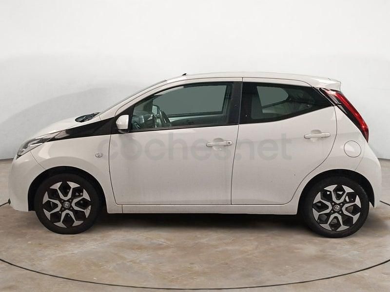 Usado Toyota Aygo X-play 72 CV (52 kW) 2019 Blanco Utilitario