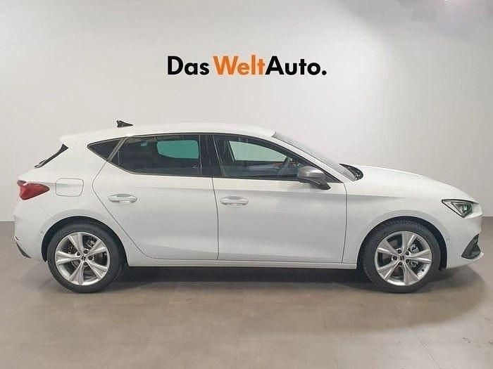 Usado Seat Leon FR 116 CV (85 kW) 2025 Blanco