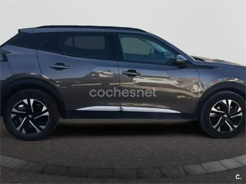 Usado Peugeot 2008 Allure 110 CV (80 kW) 2021 Gris / plata SUV