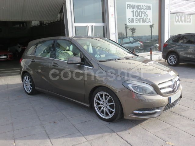 Beige Usado 2013 Mercedes B180 Monovolumen | 9900 € (Precio justo) - Imagen 1/4