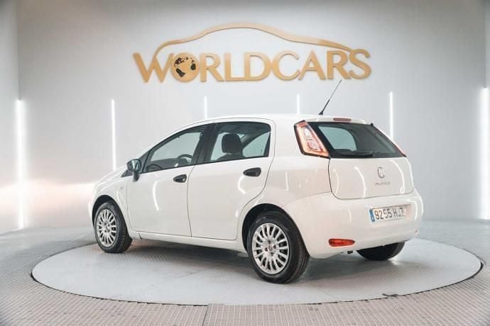 Usado Fiat Punto Pop 75 CV (55 kW) 2012 Blanco Berlina
