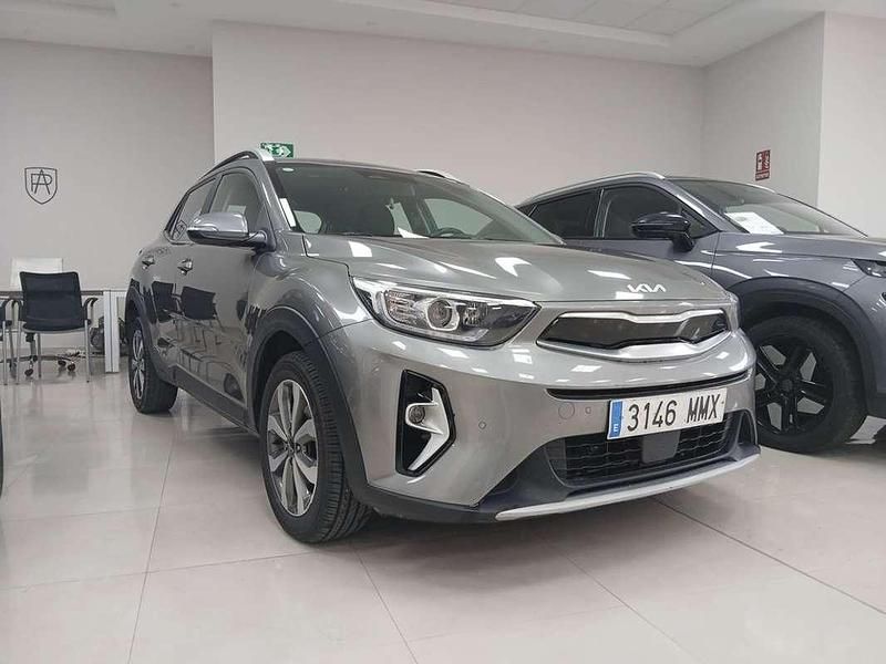 Usado Kia Stonic 99 HP (72 kW) 2024 Cinzento SUV