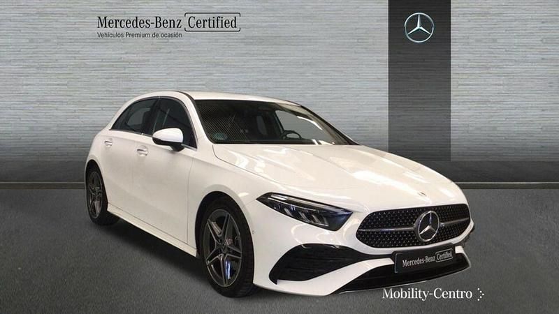 Usado Mercedes A200 AMG line 150 CV (110 kW) 2023 Blanco polar  pintura unicolor Berlina