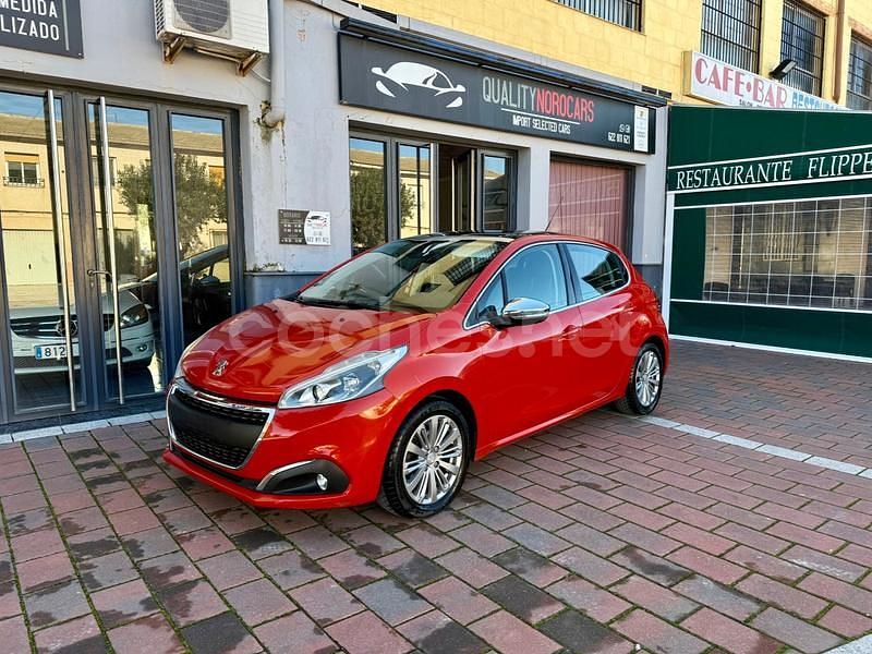Usado Peugeot 208 GT-line 120 CV (88 kW) 2016 Naranja Utilitario