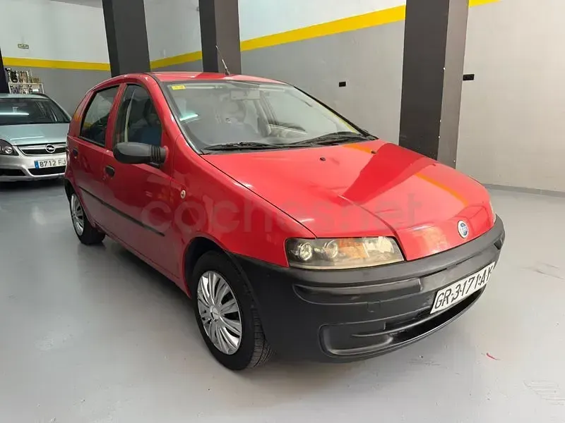 Usado Fiat Punto 60 CV (44 kW) 2001 Rojo Utilitario