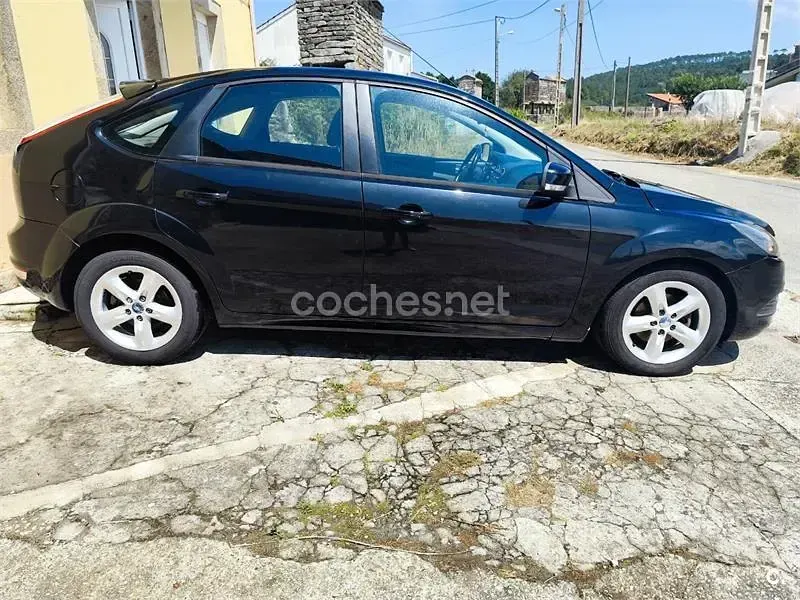 Usado Ford Focus Trend 90 CV (66 kW) 2010 Negro Berlina