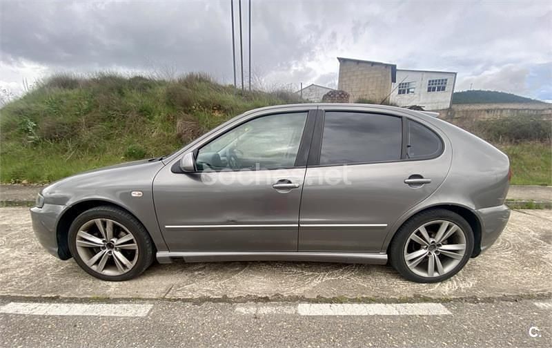 Usado Seat Leon FR 150 CV (110 kW) 2005 Gris / plata Berlina