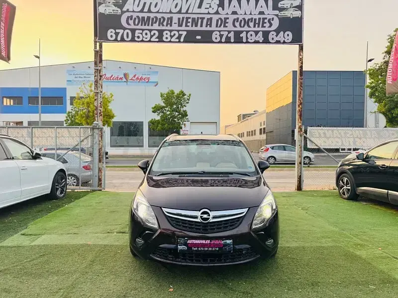 Usado Opel Zafira Tourer Excellence 131 CV (96 kW) 2012 Marrón Monovolumen