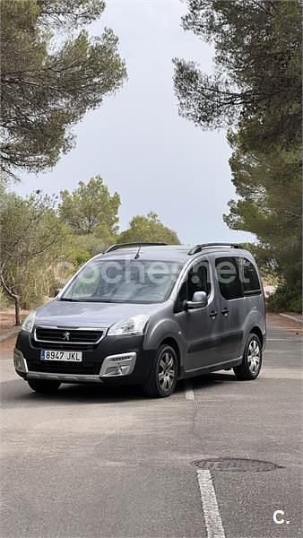 Usado Peugeot Partner Tepee Outdoor 100 CV (73 kW) 2015 Gris / plata Monovolumen