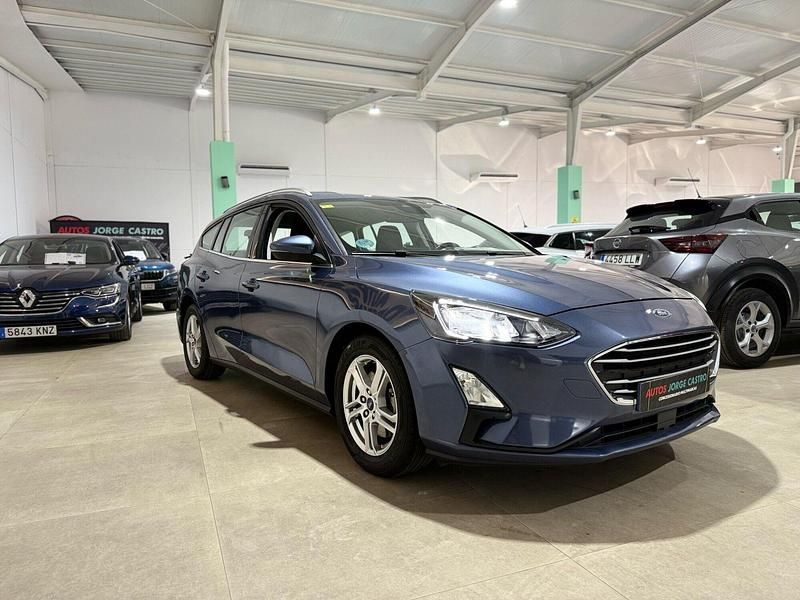 Usado Ford Focus Trend+ 120 CV (88 kW) 2021 Azul Familiar
