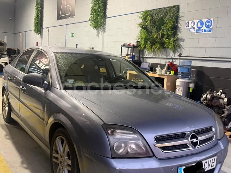 Gris / plata Usado 2004 Opel Vectra GTS Berlina | 1899 € - Imagen 1/4