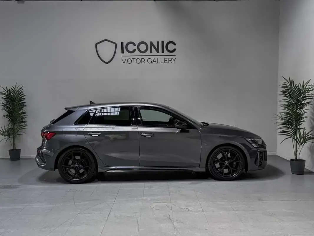 Usado Audi RS3 Sportback Performance 400 CV (294 kW) 2022 Gris Utilitario