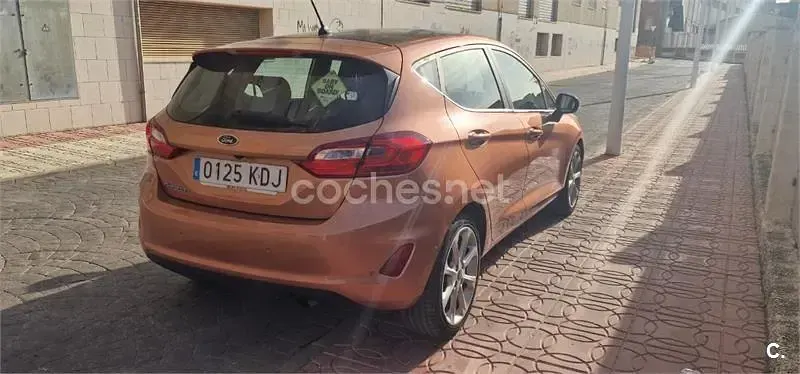 Usado Ford Fiesta Vignale 100 CV (73 kW) 2017 Naranja Utilitario