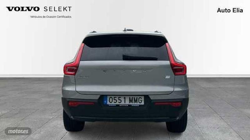 Usado Volvo XC40 Core 185 kW (252 CV) 2023 Plateado SUV