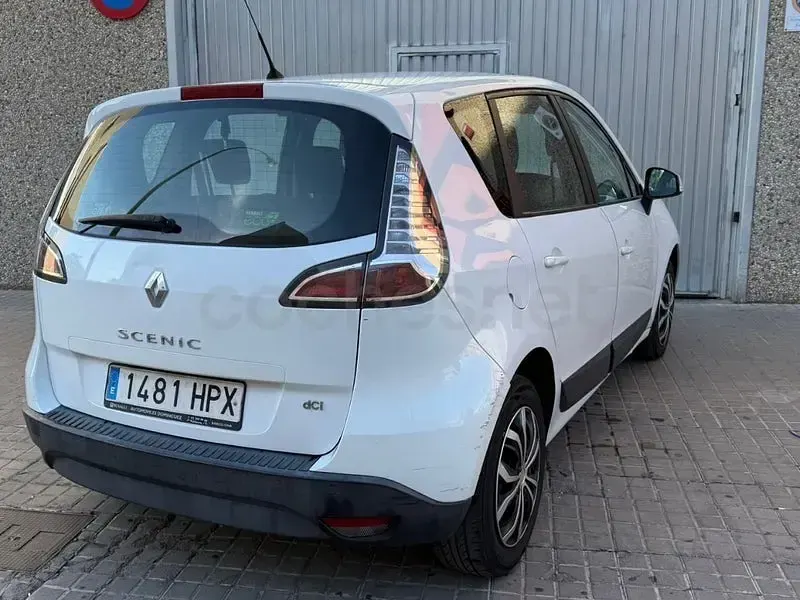 Usado Renault Scénic III Dynamique 110 CV (80 kW) 2013 Blanco Monovolumen