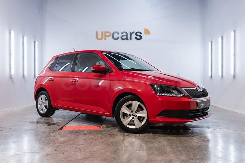 Usado Skoda Fabia Ambition 75 CV (55 kW) 2017 Rojo Berlina