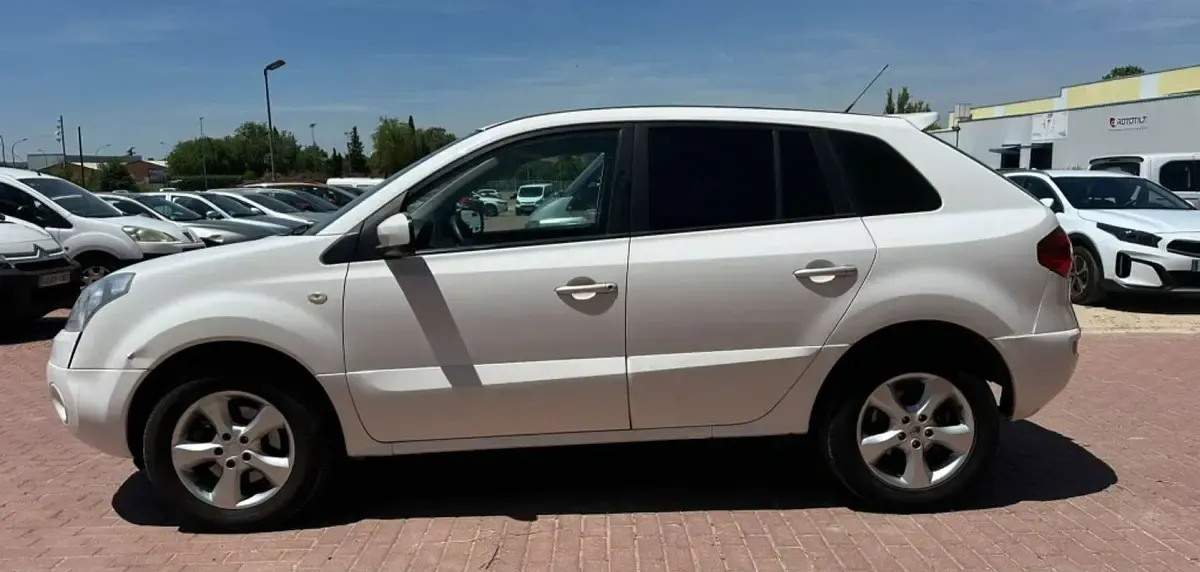 Usado Renault Koleos Expression 150 CV (110 kW) 2011 Blanco SUV